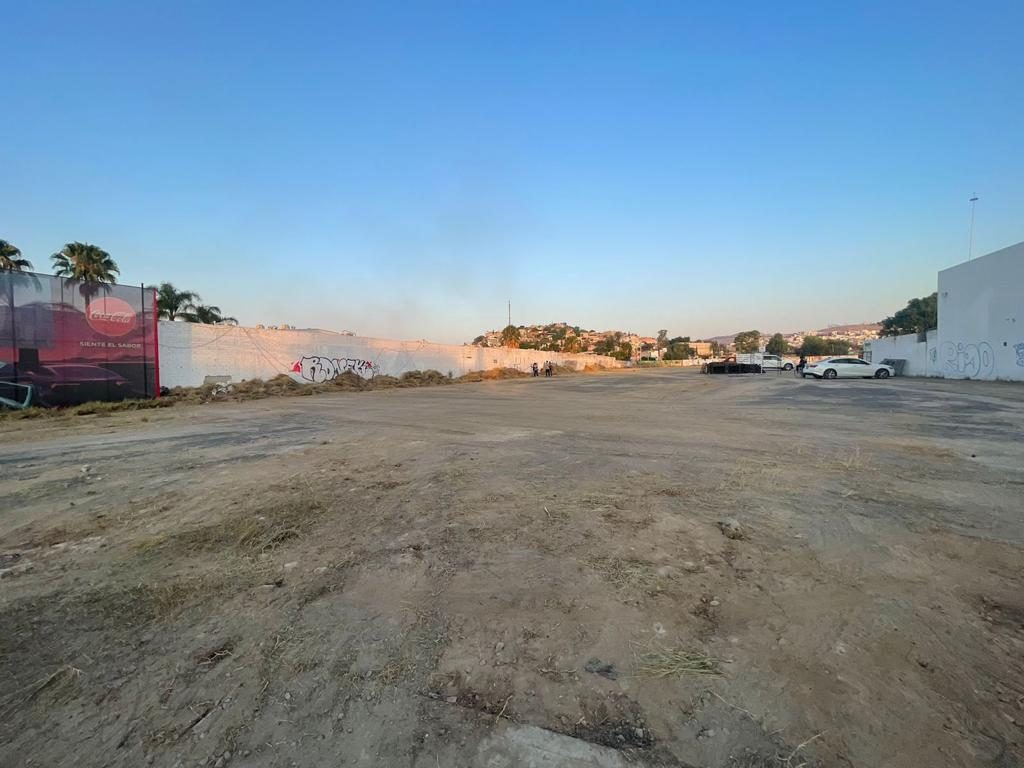 TERRENO COMERCIAL Y DE SERVICIOS 8773 MTS. AV. CONSTITUYENTES.