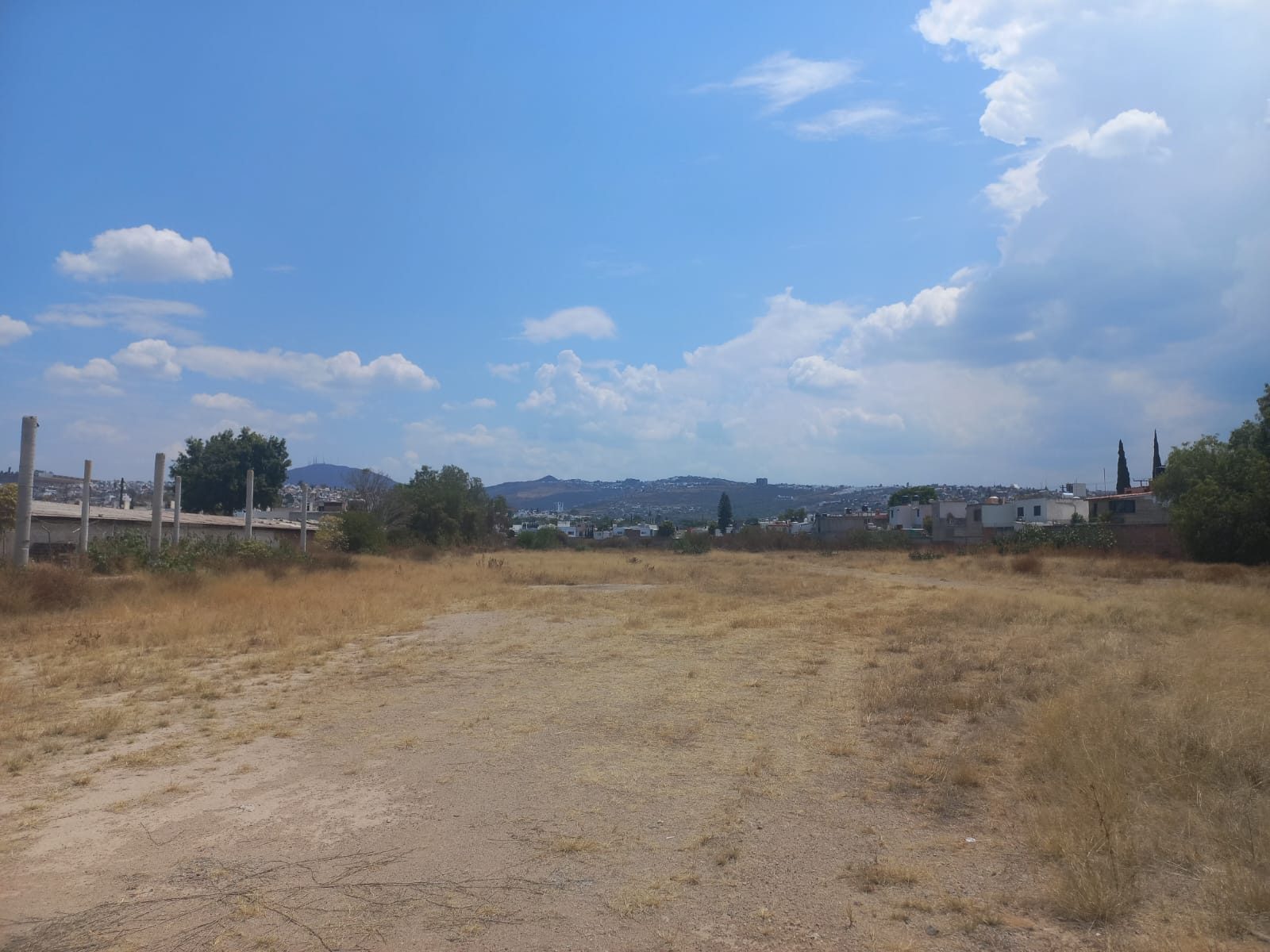 VENTA Terreno de Uso Mixto Comercial y de Servicios Sobre Paseo Constituyentes. Corregidora, Qro.