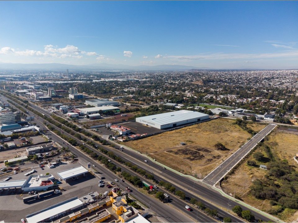 Terreno  Comercial  Venta 5000 mts.  Av. Paseo de la República. Col. El Salitre, Querétaro, Qro.